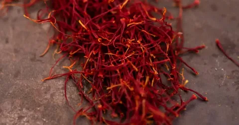 تصویر 4 از زعفران زرد طلایی با رنگ و عطر فوق‌ العاده و بسته‌ بندی استاندارد